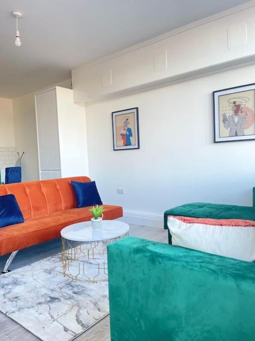 1 Bedroom Apartment - Flitwick - Contractor Friendly - Tourist Ready - Full Kitchen - Wifi - Smart Tv - Sofa Bed - Free Parking - Ideal For Short Or Long Stays Flitwick (Bedfordshire) Exterior foto
