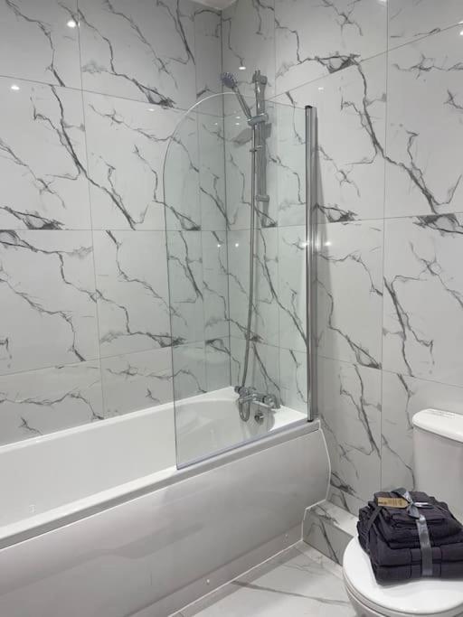 1 Bedroom Apartment - Flitwick - Contractor Friendly - Tourist Ready - Full Kitchen - Wifi - Smart Tv - Sofa Bed - Free Parking - Ideal For Short Or Long Stays Flitwick (Bedfordshire) Exterior foto