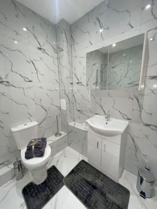 1 Bedroom Apartment - Flitwick - Contractor Friendly - Tourist Ready - Full Kitchen - Wifi - Smart Tv - Sofa Bed - Free Parking - Ideal For Short Or Long Stays Flitwick (Bedfordshire) Exterior foto